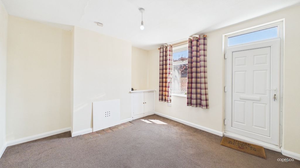 Property photo 3 of 10 5300555