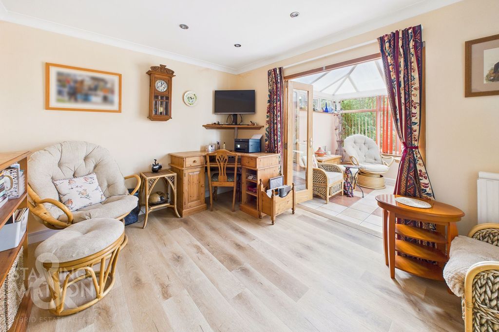 Property photo 2 of 25