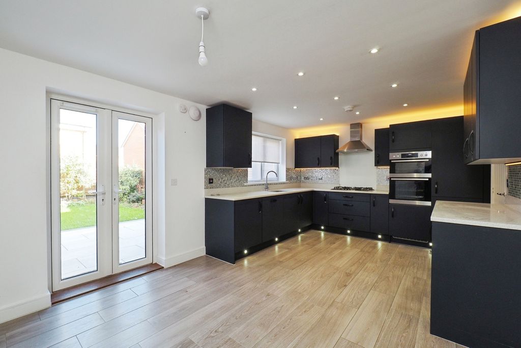 Property photo 1 of 17 Pbox-Img.Jpg