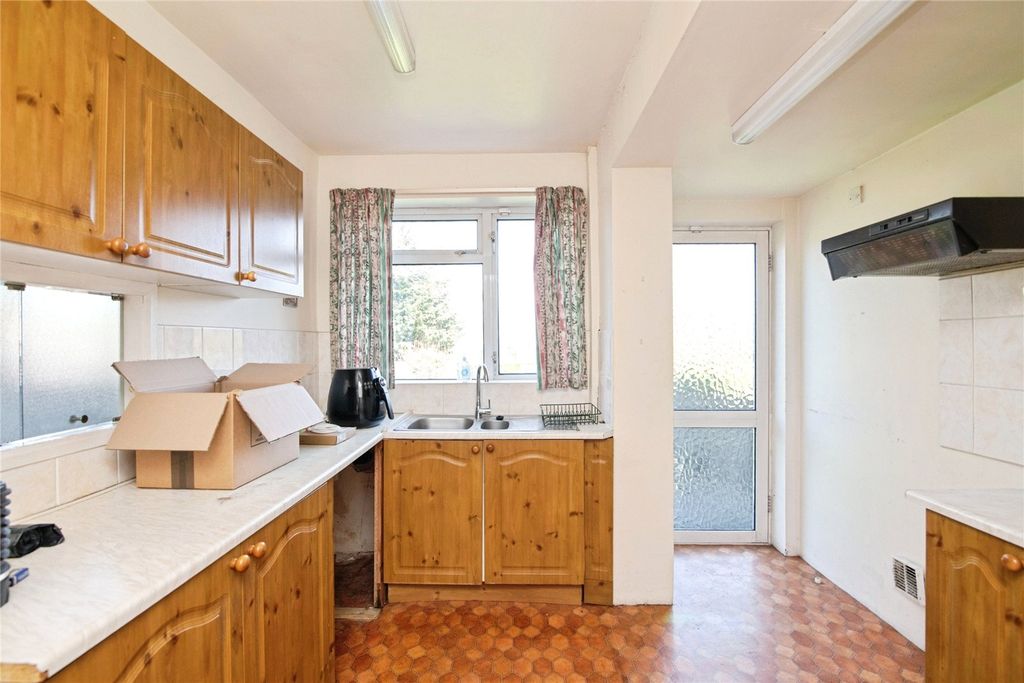 Property photo 3 of 18 Picture No. 12