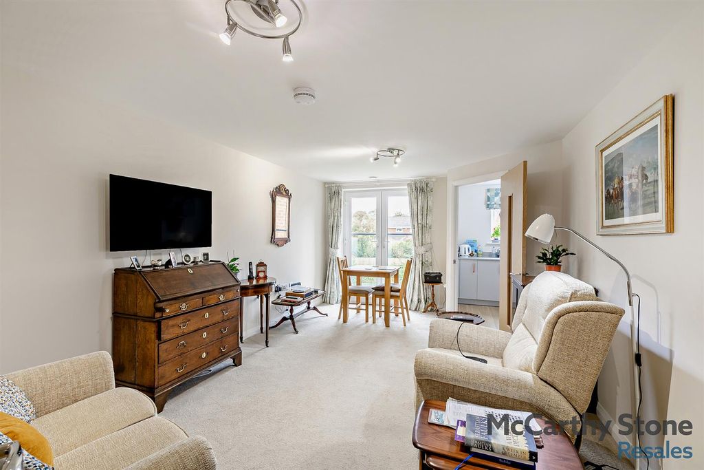 Property photo 2 of 33 8660459-Interior12-800.Jpg