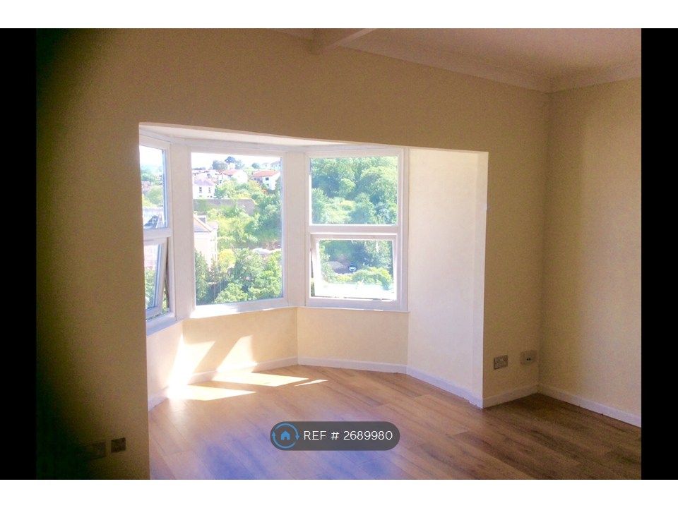 Property photo 2 of 8 Lounge