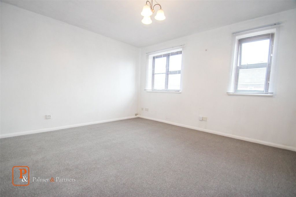 Property photo 3 of 7 Living Room