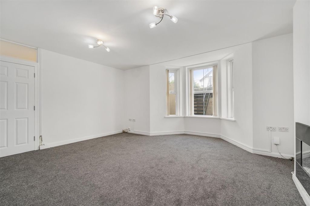 Property photo 3 of 10 0003.Jpg