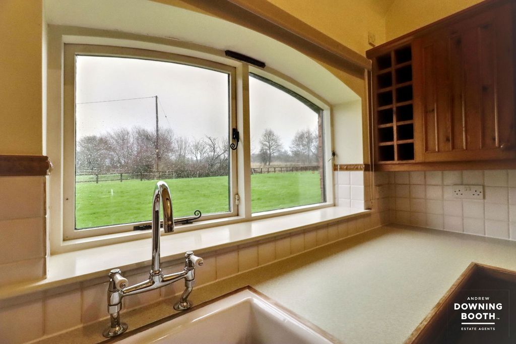 Property photo 2 of 27