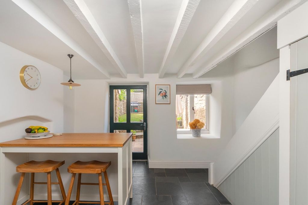 Property photo 3 of 35 1B0R8We - Breakfast Room C.Jpg