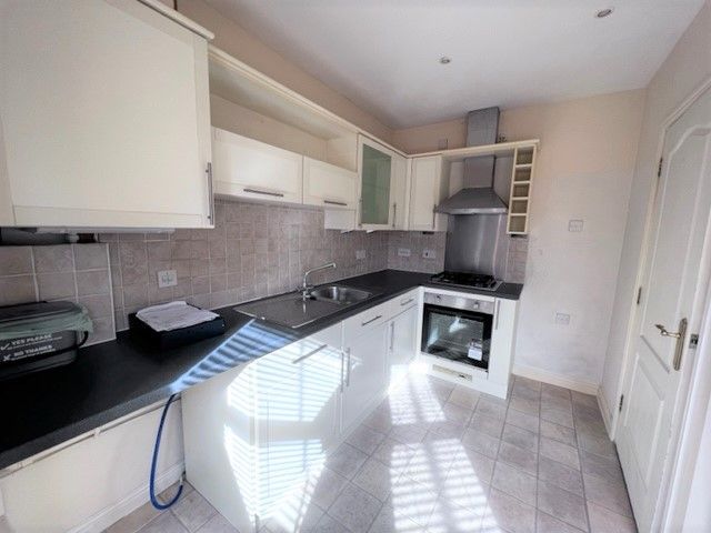 Property photo 2 of 12 Kitchen