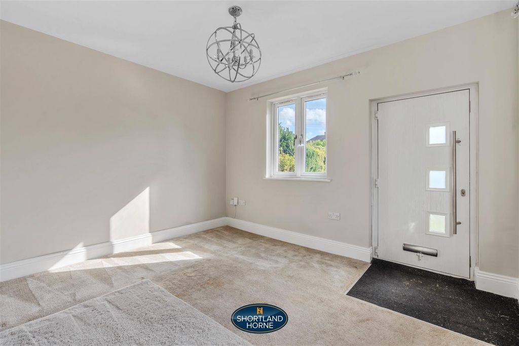 Property photo 3 of 22 87 Bennetts Rd Sth (8 Of 27).Jpg