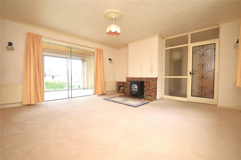 Property photo 2 of 21 Sitting Room