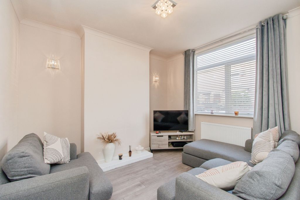 Property photo 2 of 15 Lounge