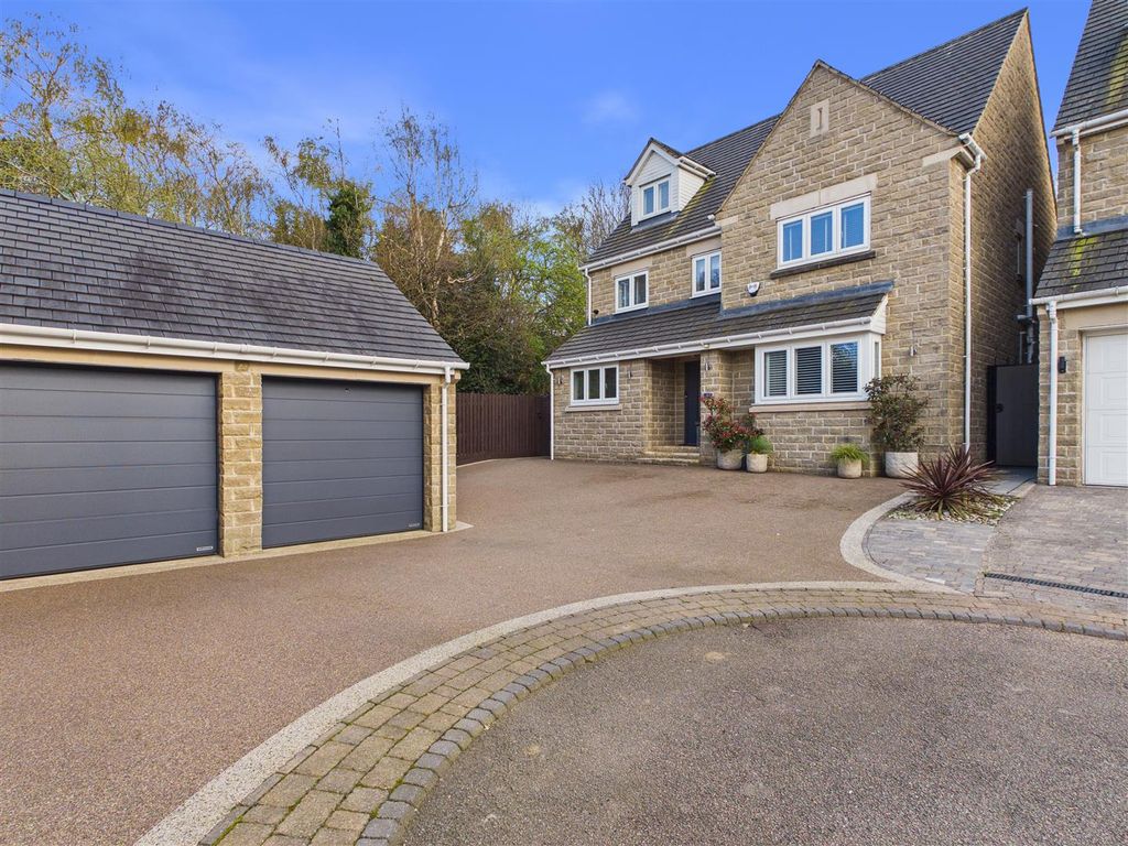 Property photo 1 of 40 Cam05476G0-Pr0175-Still008.Jpg