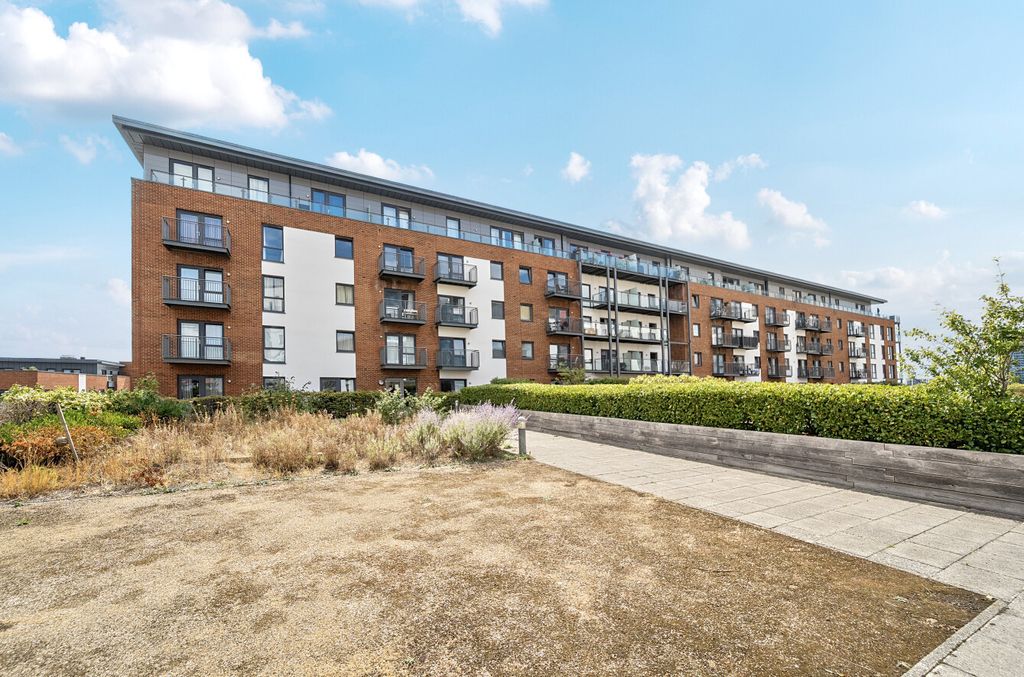 Property photo 1 of 11 1330640-1-688Cca6...