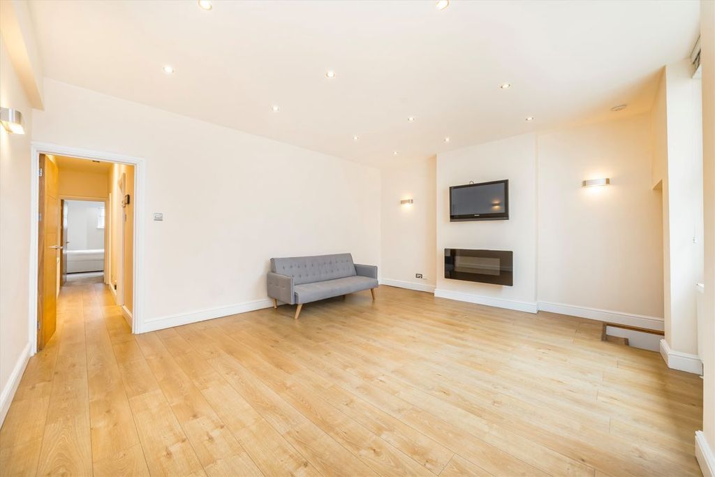 Property photo 2 of 8