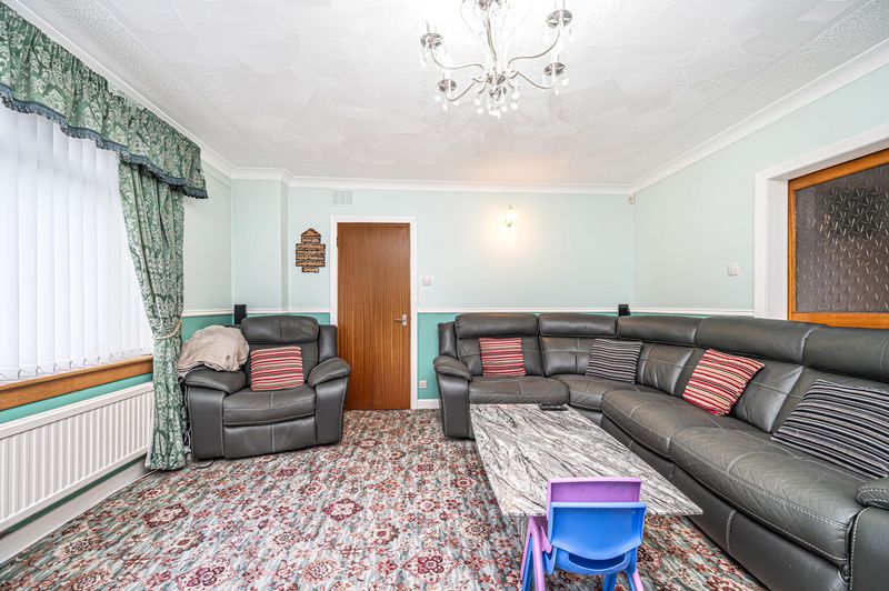 Property photo 3 of 23 Lounge