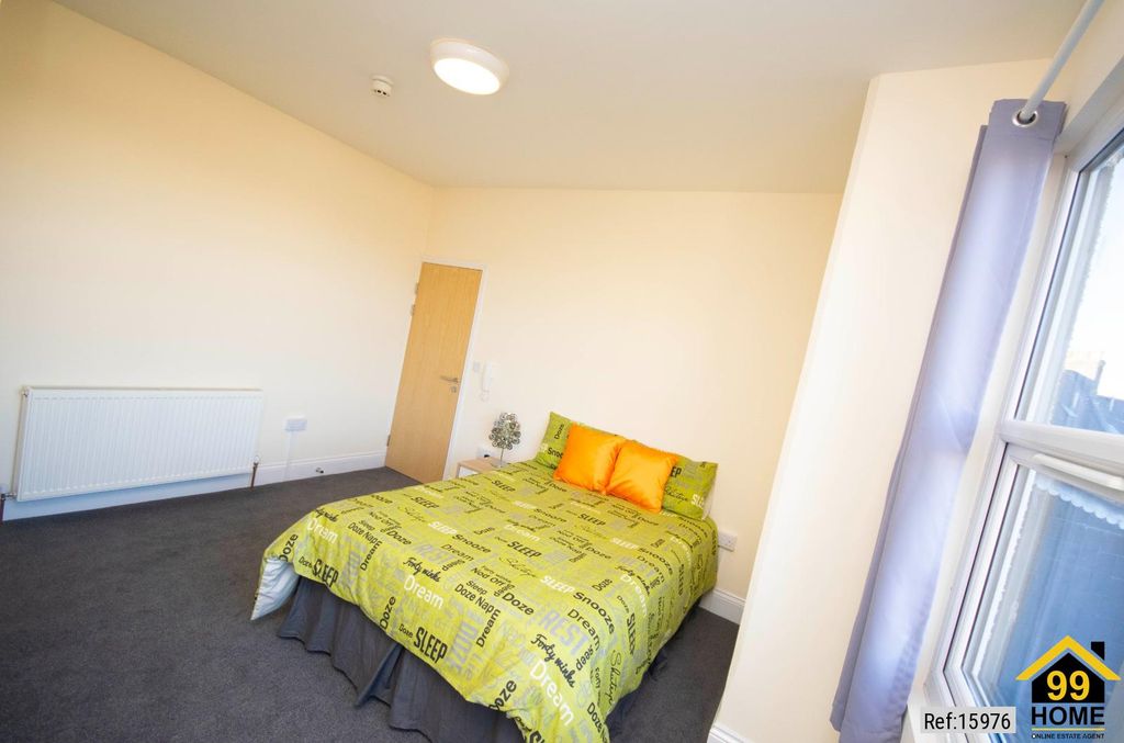 Property photo 3 of 9 Photo 2