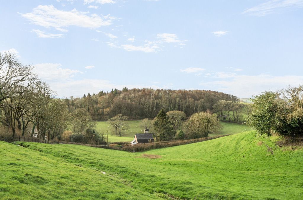 Property photo 2 of 14 2 - 1408937-20-698c5c...