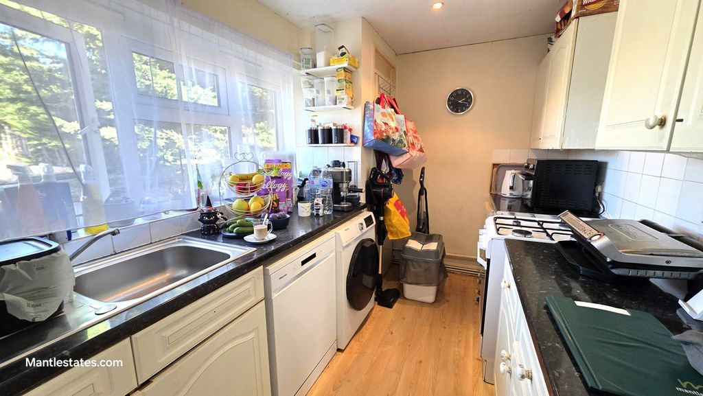 Property photo 2 of 12 Kitchen
