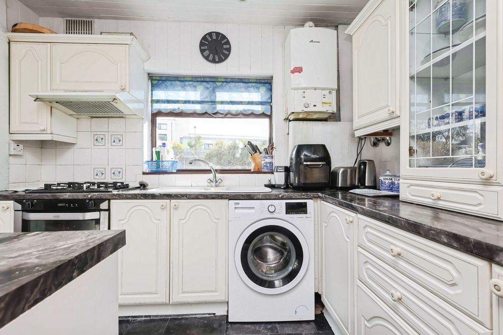 Property photo 3 of 17 Photo