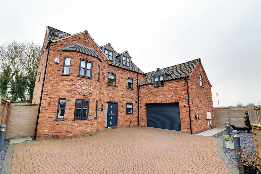 Property photo 2 of 40