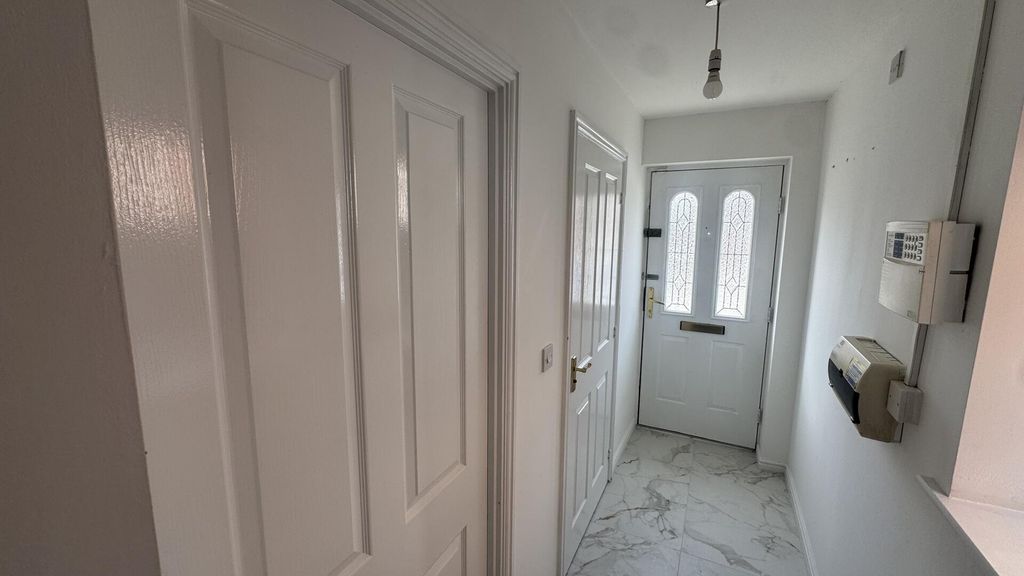 Property photo 3 of 18 Hallway