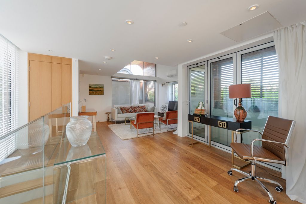 Property photo 2 of 27 2 Princess Louise Walk-8901.Jpg