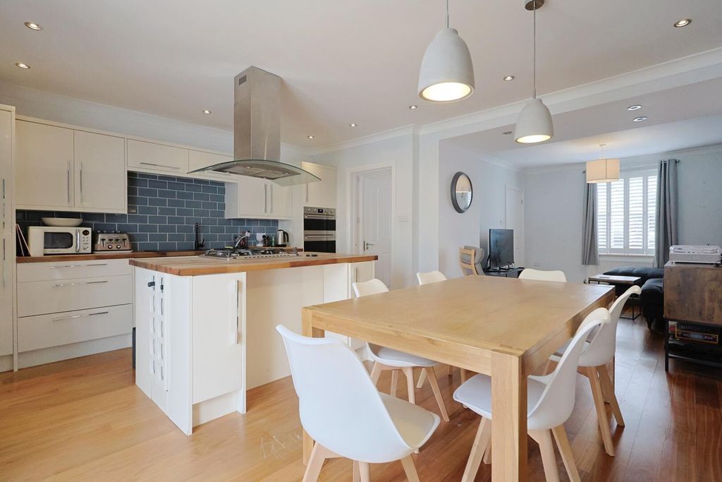 Property photo 3 of 14 Kitchen