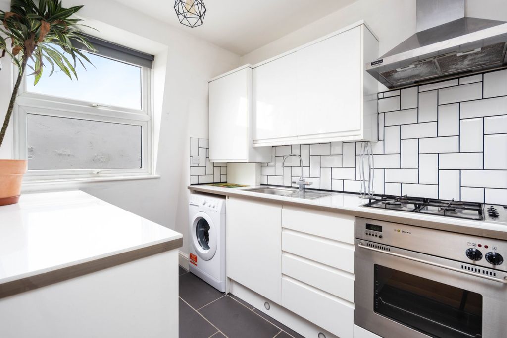 Property photo 3 of 14 Kitchen