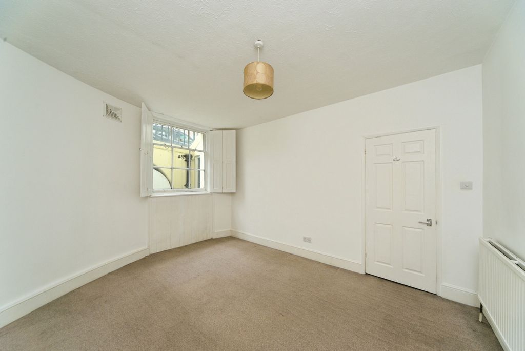Property photo 2 of 17 Photo