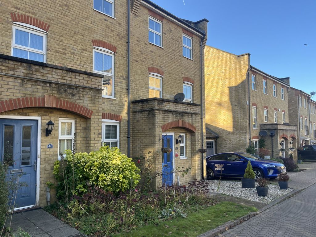 Property photo 1 of 17 External