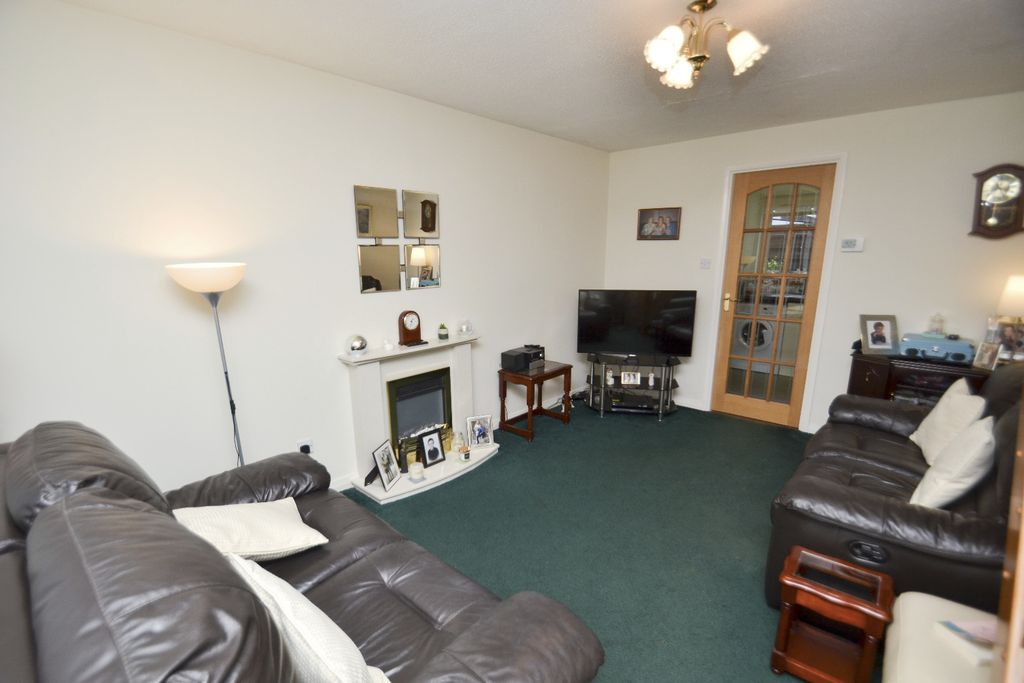 Property photo 3 of 19 4649846