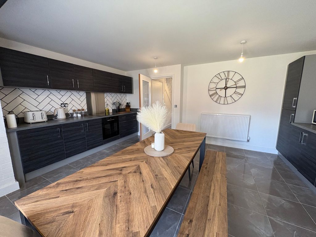 Property photo 2 of 20 Kitchen/Dining Room