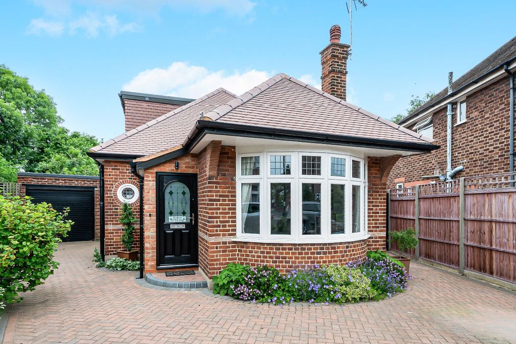 Property photo 1 of 32