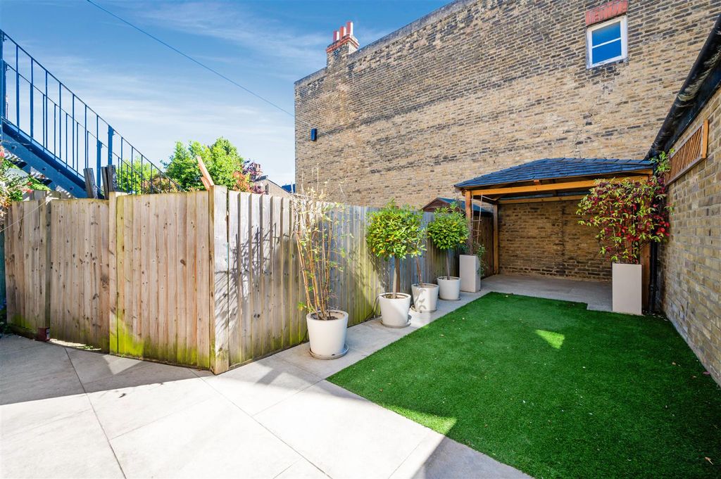 Property photo 2 of 12 Trinity Road, 22 (12).Jpg