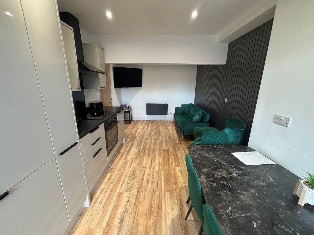 Property photo 1 of 8 Lounge