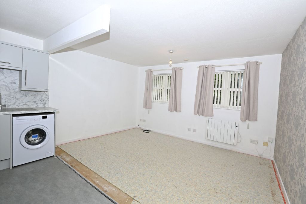 Property photo 3 of 6