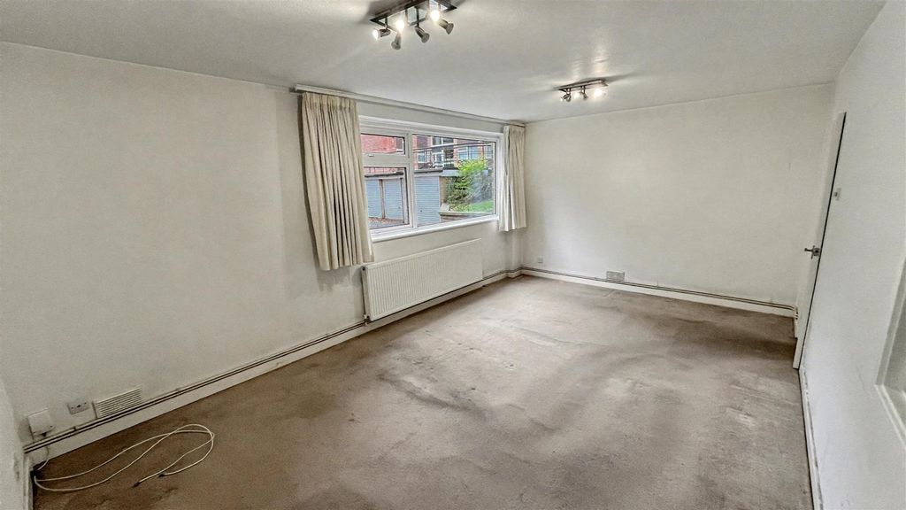 Property photo 2 of 7 Living Room