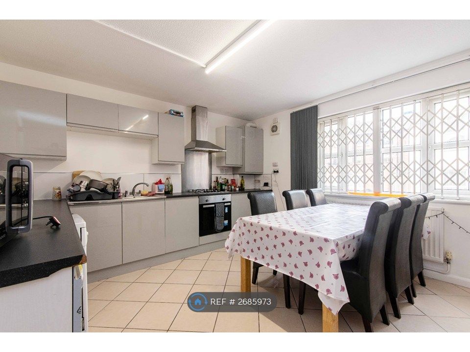 Property photo 3 of 11 Dining Table For 6