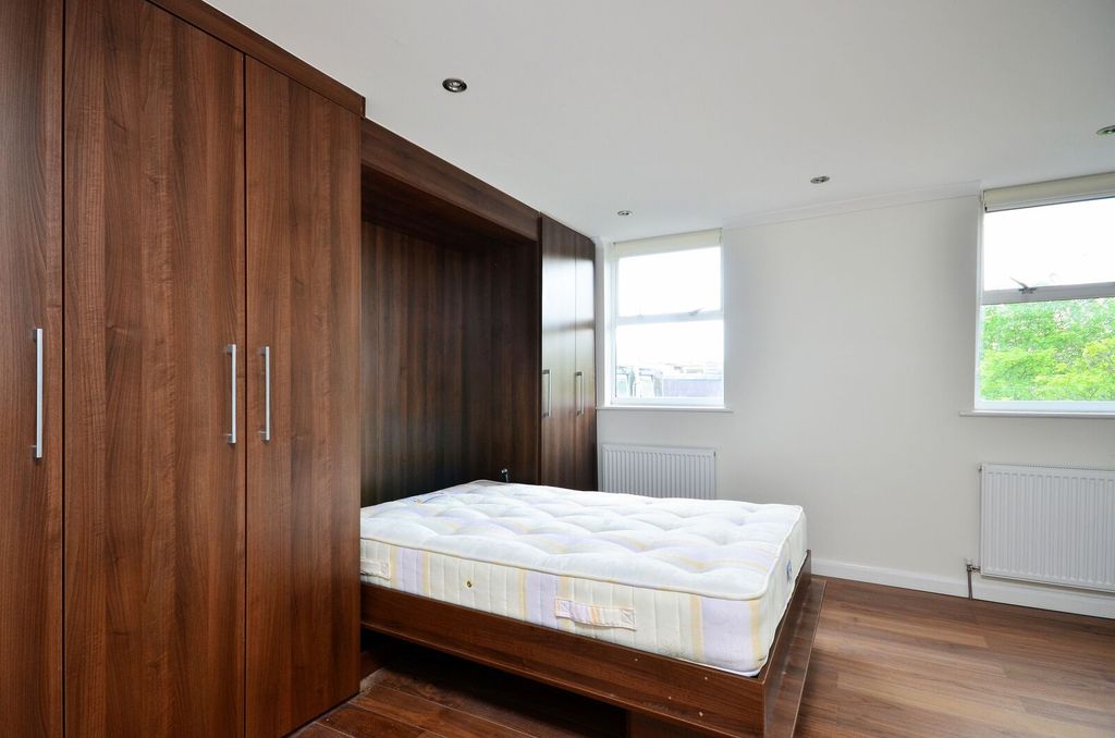 Property photo 1 of 5