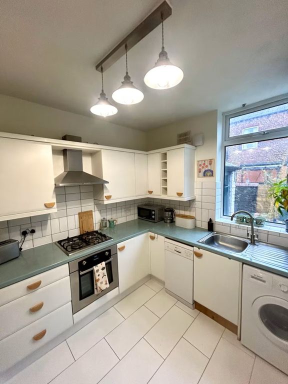 Property photo 3 of 9 Kitchen