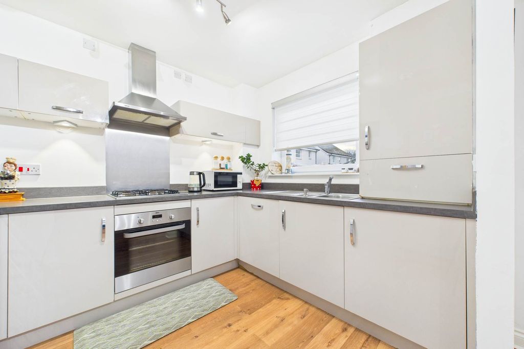 Property photo 2 of 26