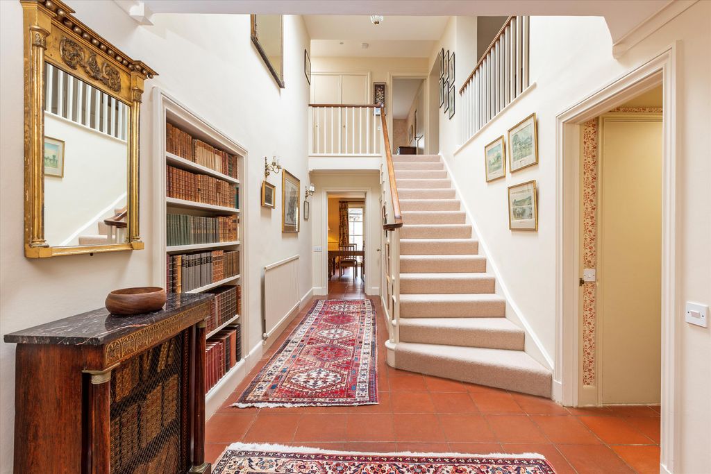 Property photo 3 of 28 Image