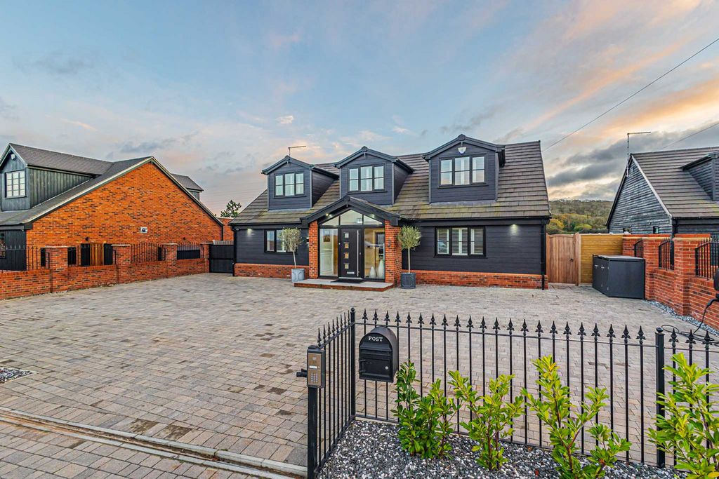 Property photo 1 of 50