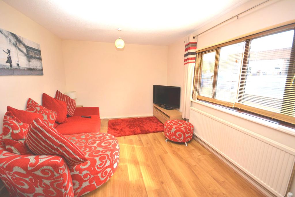 Property photo 2 of 4 Lounge