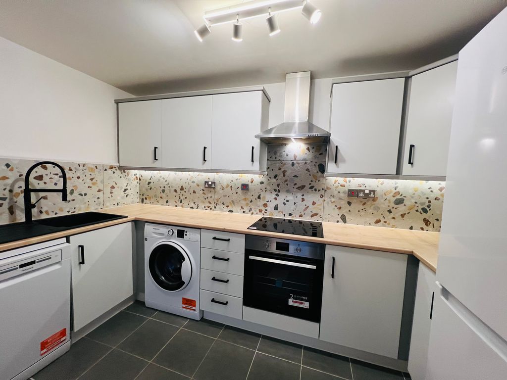 Property photo 2 of 10 Kitchen