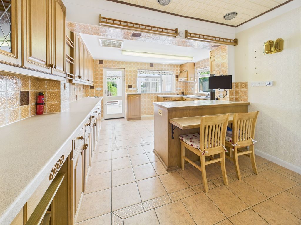 Property photo 2 of 26 Dining Kitchen