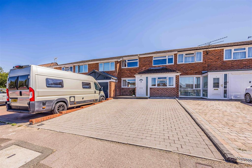 Property photo 1 of 24 5 Firs Avenue Cowplain, Waterlooville-Small-Portic