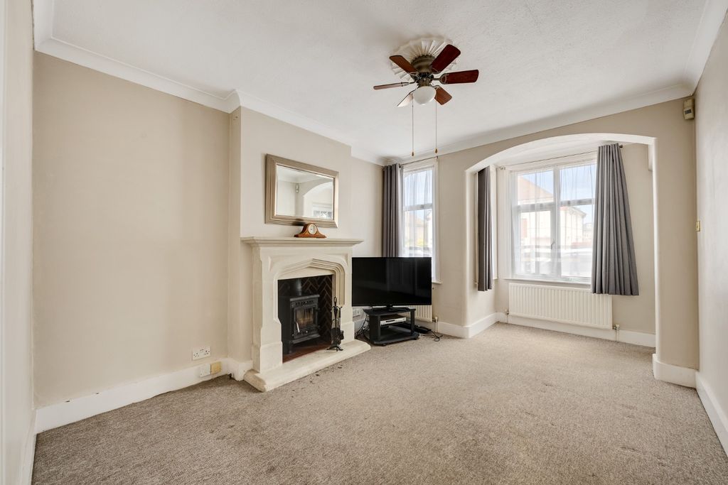 Property photo 2 of 15 5196146