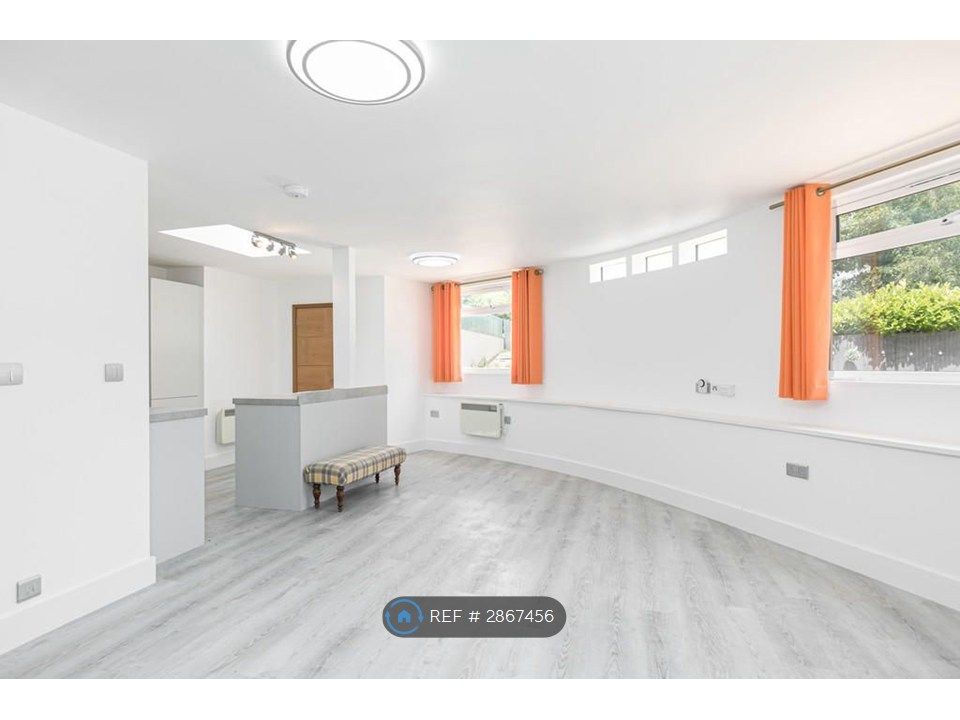 Property photo 3 of 9 Living Area