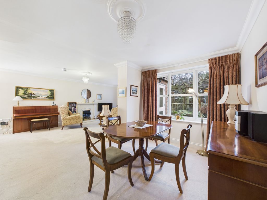 Property photo 3 of 21 Cam04018G0-Pr0425-Still010