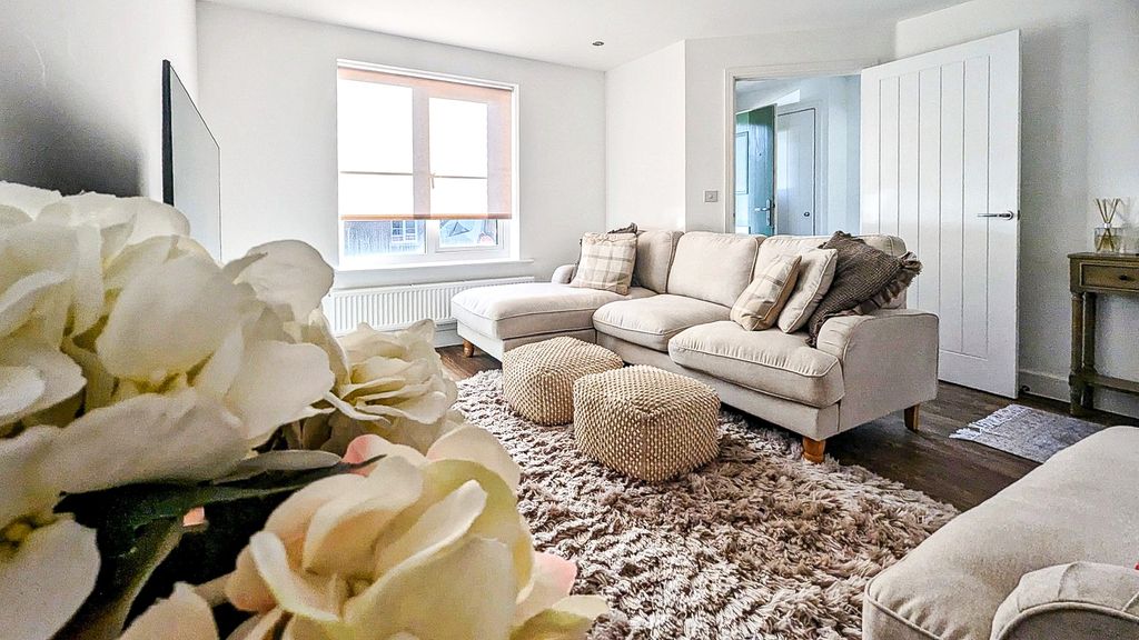 Property photo 3 of 12 2787045